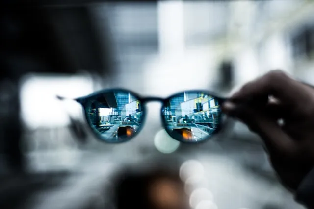 Imagen ilustrativa: Cómo limpiar tus lentes sin rayarlos: Guía Definitiva